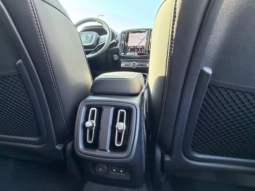 2026 Volvo XC40 - Image 11