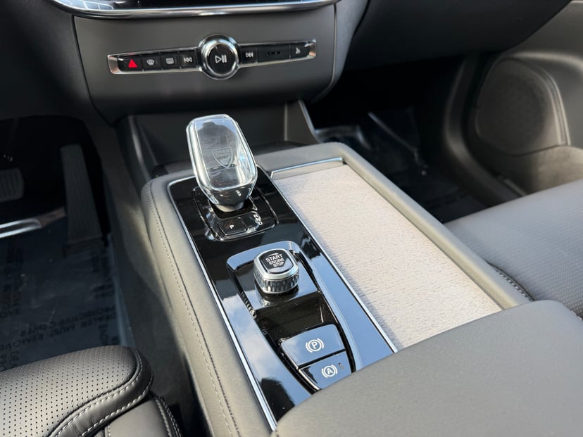 2026 Volvo XC90 plug-in hybrid - Image 13