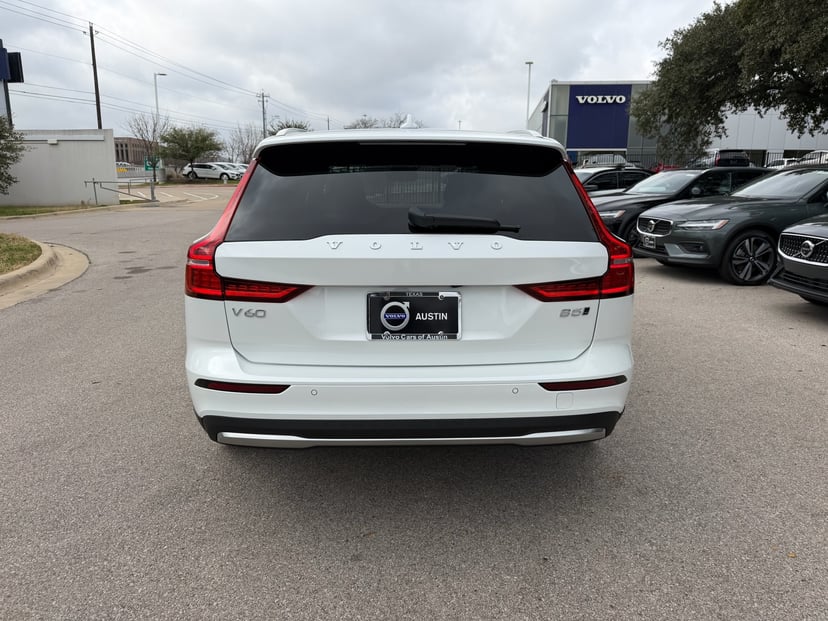2026 Volvo V60 Cross Country - Image 4