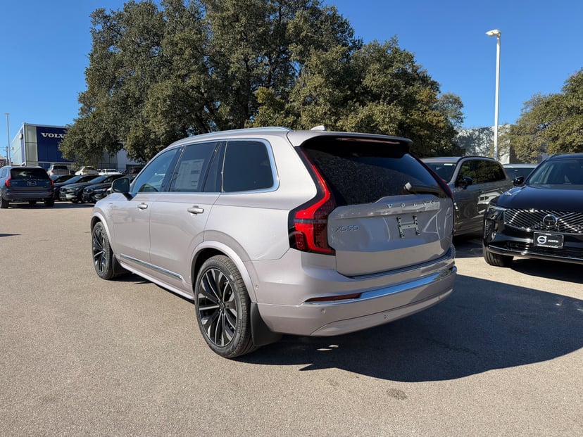 2026 Volvo XC90 plug-in hybrid - Image 2
