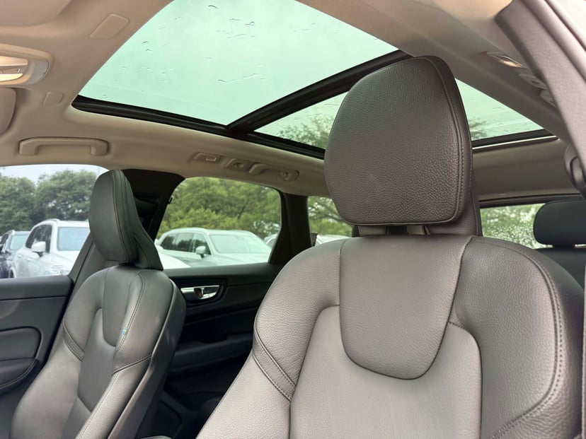 2023 Volvo XC60 - Image 13