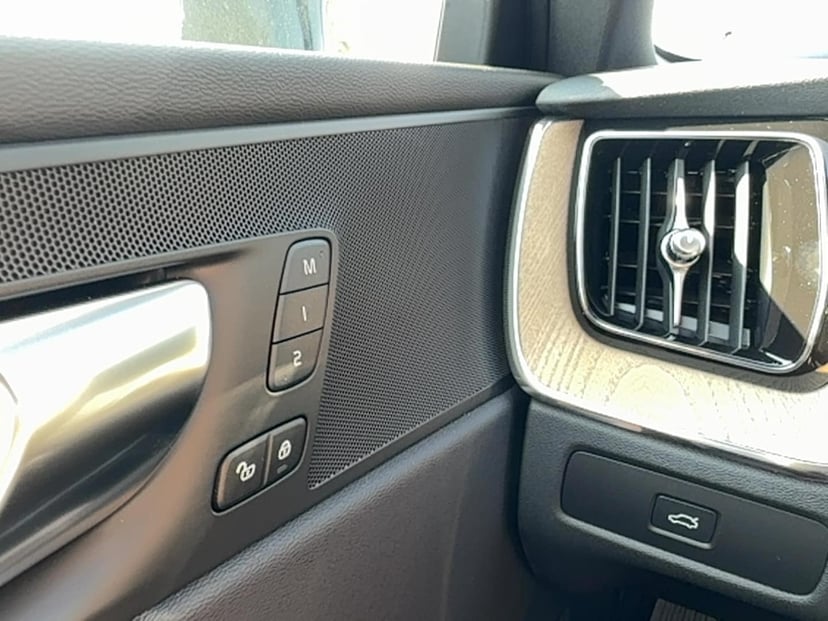 2026 Volvo XC60 - Image 15