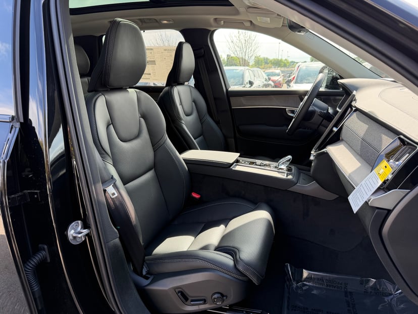 2026 Volvo XC90 plug-in hybrid - Image 7