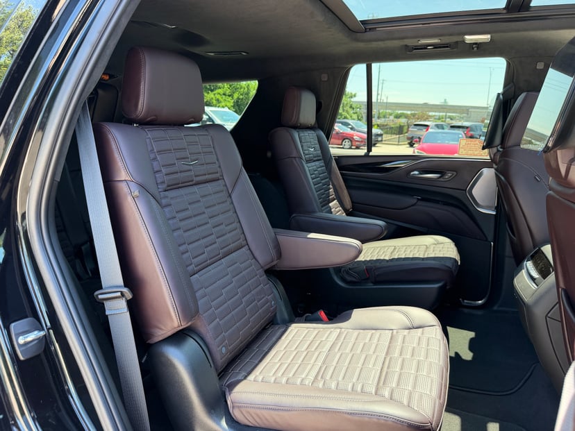 2024 CADILLAC Escalade - Image 12