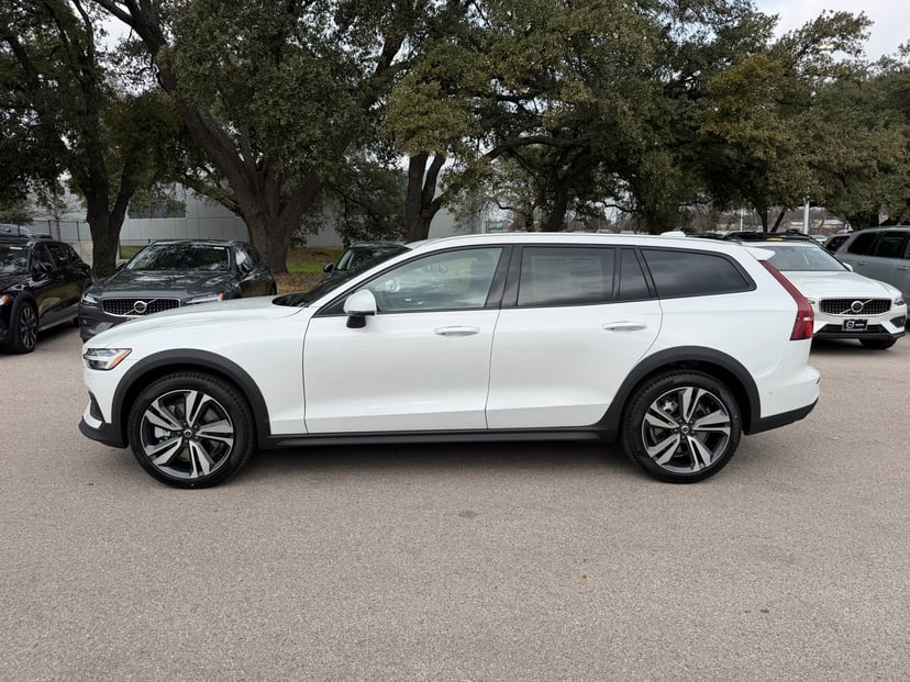2026 Volvo V60 Cross Country - Image 2