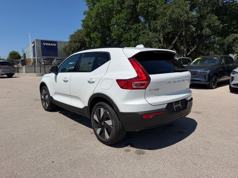 2026 Volvo EX40 - Image 3