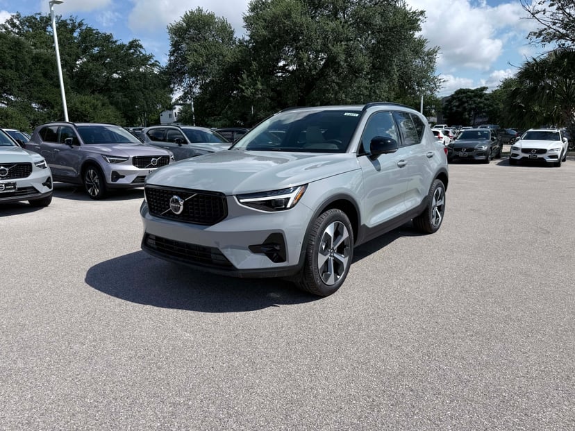 2026 Volvo XC40 - Image 1