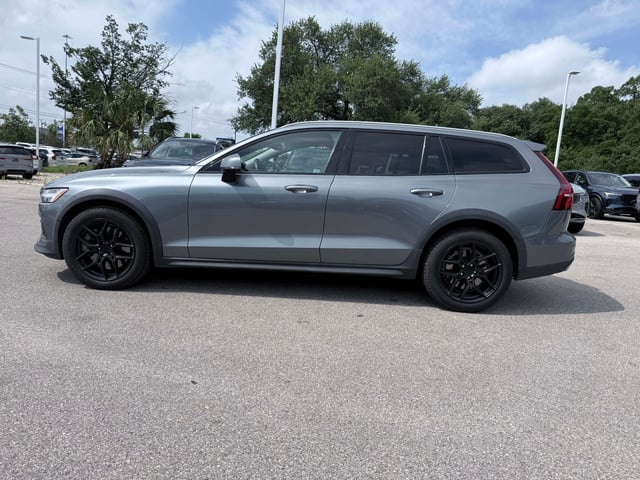 2021 Volvo V60 Cross Country