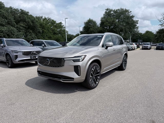 2026 Volvo XC90 plug-in hybrid