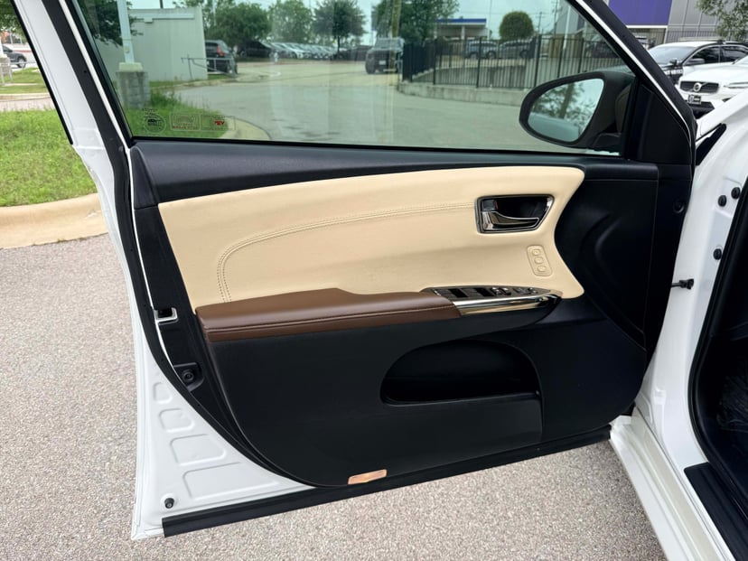 2018 Toyota Avalon - Image 8