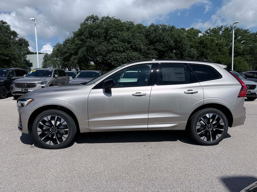 2026 Volvo XC60 - Image 2