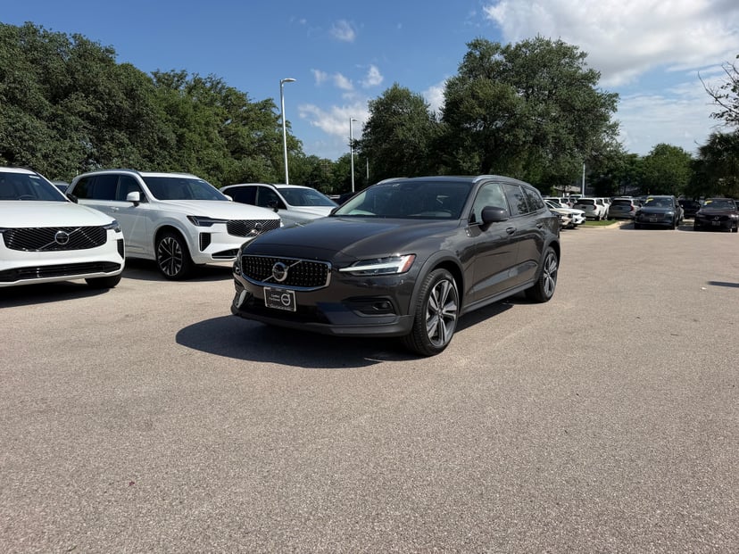 2025 Volvo V60 Cross Country