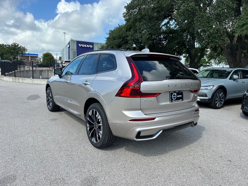 2026 Volvo XC60 - Image 3