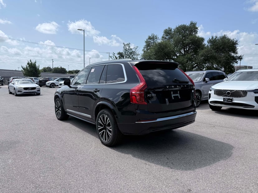 2024 Volvo XC90 plug-in hybrid - Image 2