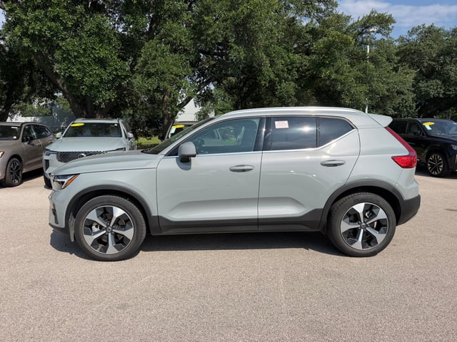 2025 Volvo XC40