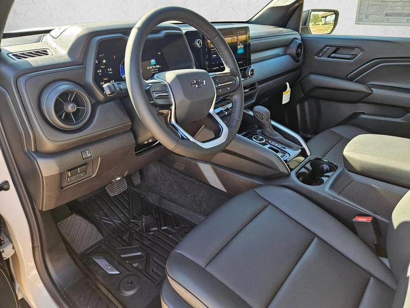 2026 Chevrolet Colorado - Image 3