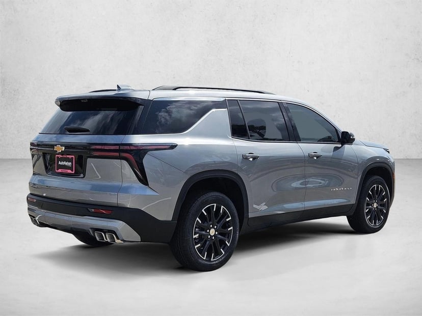 2026 Chevrolet Traverse - Image 2