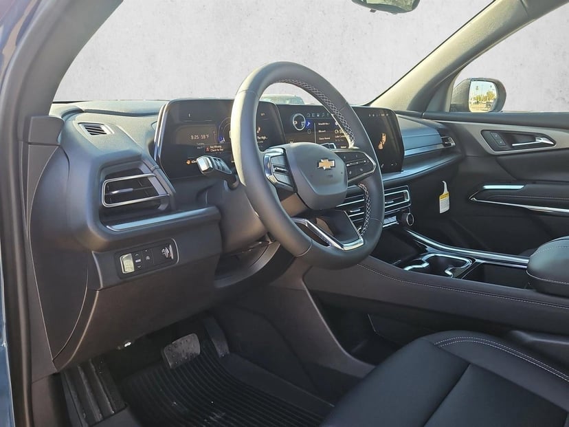 2026 Chevrolet Traverse - Image 3