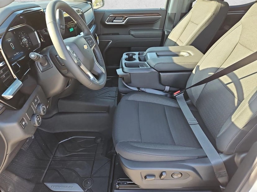 2026 Chevrolet Silverado 1500 - Image 4