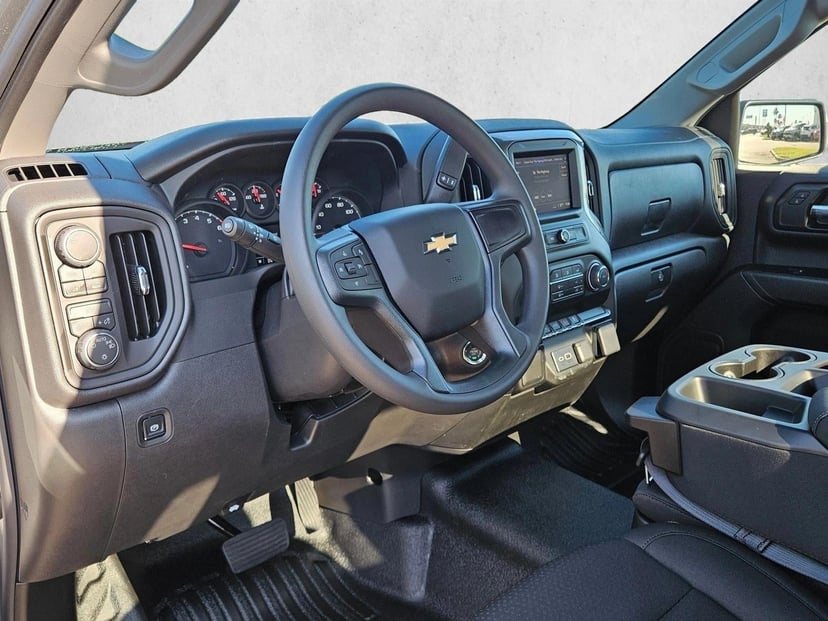 2026 Chevrolet Silverado 1500 - Image 3