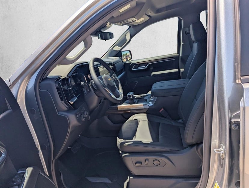 2026 Chevrolet Silverado 1500 - Image 4