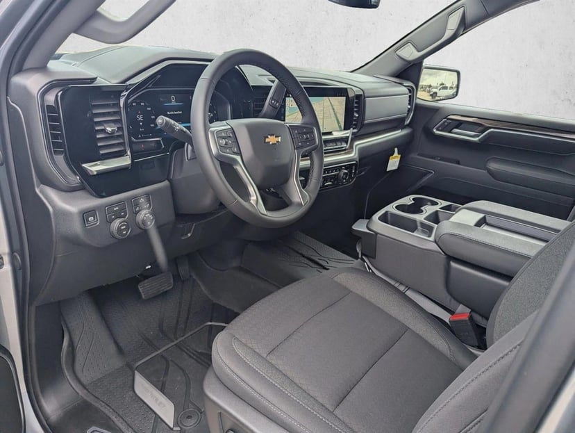 2026 Chevrolet Silverado 1500 - Image 3