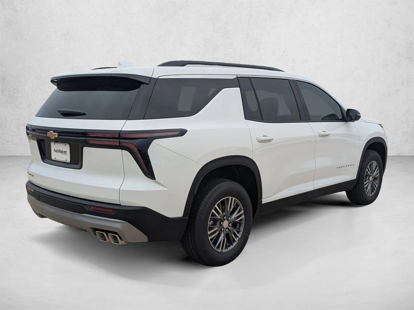 2026 Chevrolet Traverse - Image 2