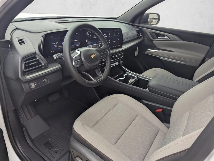 2026 Chevrolet Traverse - Image 3