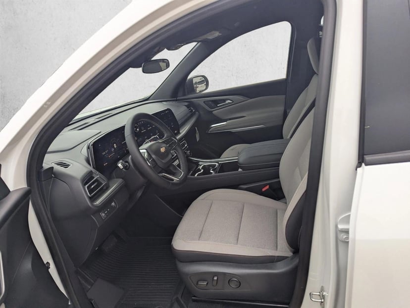 2026 Chevrolet Traverse - Image 4