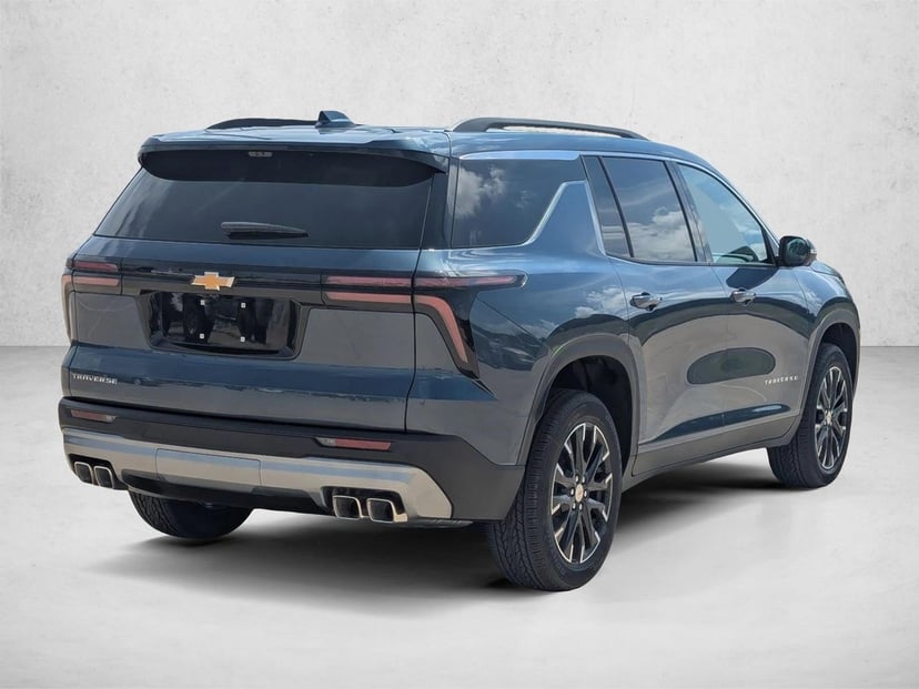 2026 Chevrolet Traverse - Image 2