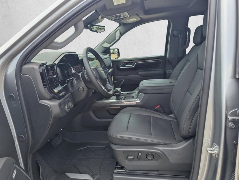2026 Chevrolet Silverado 1500 - Image 3