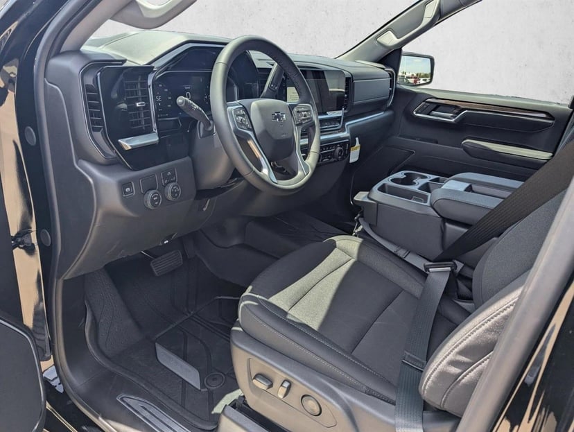 2026 Chevrolet Silverado 1500 - Image 3