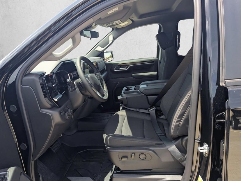 2026 Chevrolet Silverado 1500 - Image 4