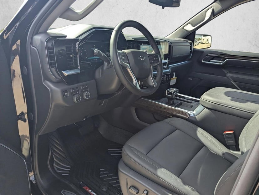 2026 Chevrolet Silverado 1500 - Image 3