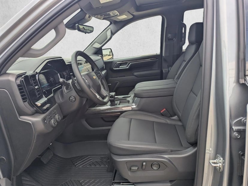 2026 Chevrolet Silverado 1500 - Image 4