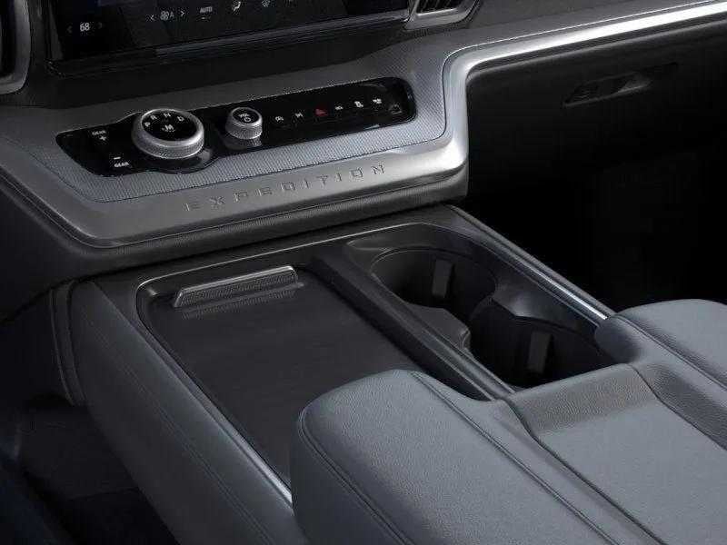 2026 Ford Expedition - Image 14