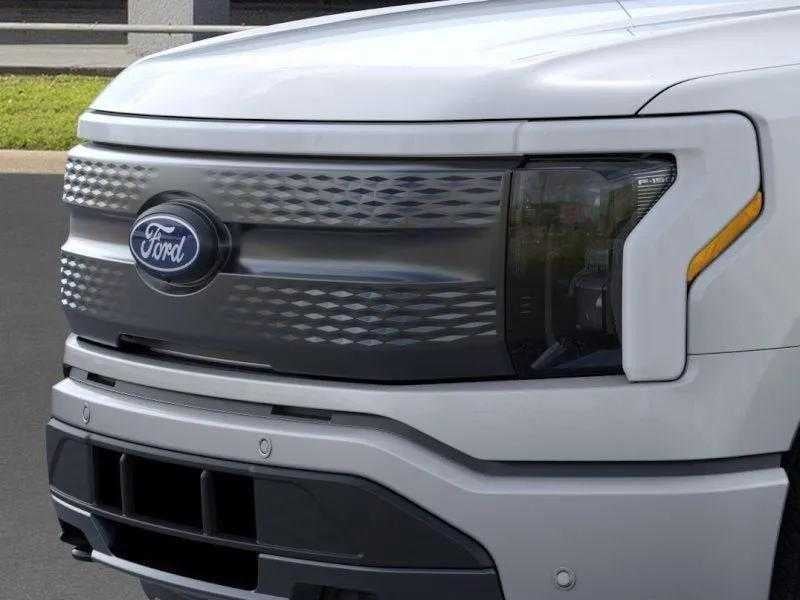 2025 Ford F-150 Lightning - Image 17