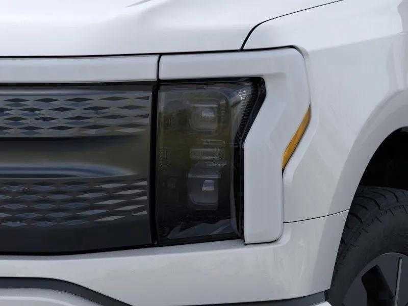 2025 Ford F-150 Lightning - Image 18