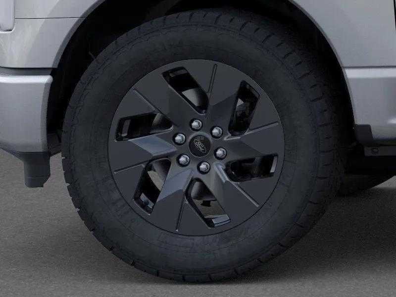 2025 Ford F-150 Lightning - Image 19