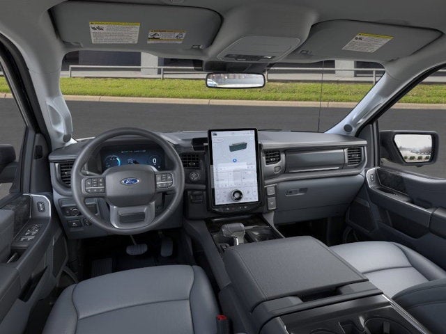 2025 Ford F-150 Lightning - Image 31
