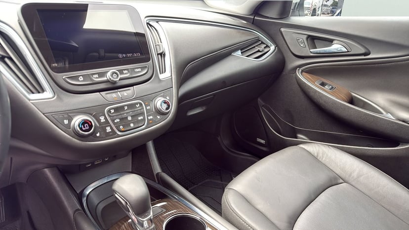 2023 Chevrolet Malibu - Image 17