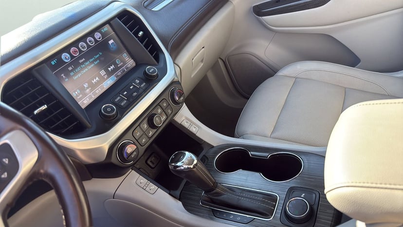 2018 GMC Acadia - Image 13