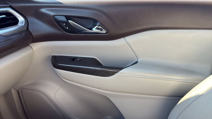 2018 GMC Acadia - Image 16