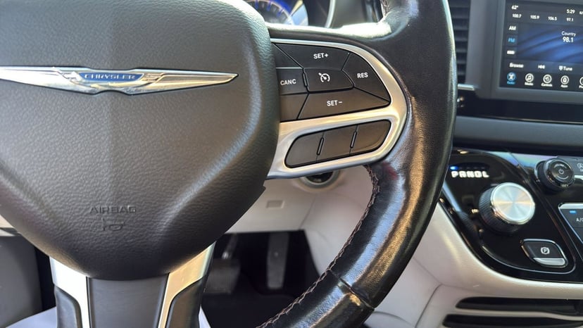 2020 Chrysler Pacifica - Image 16