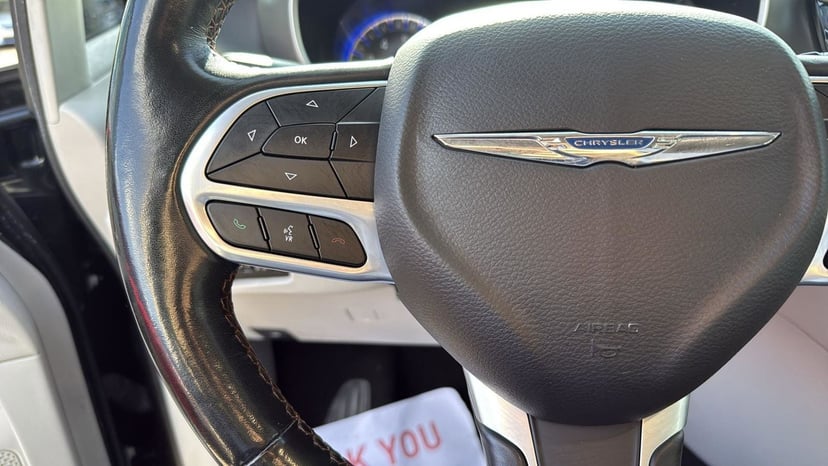 2020 Chrysler Pacifica - Image 17