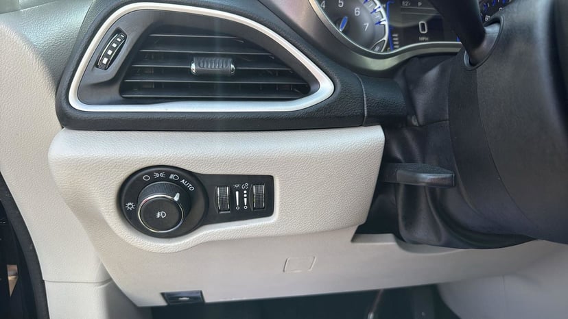 2020 Chrysler Pacifica - Image 18