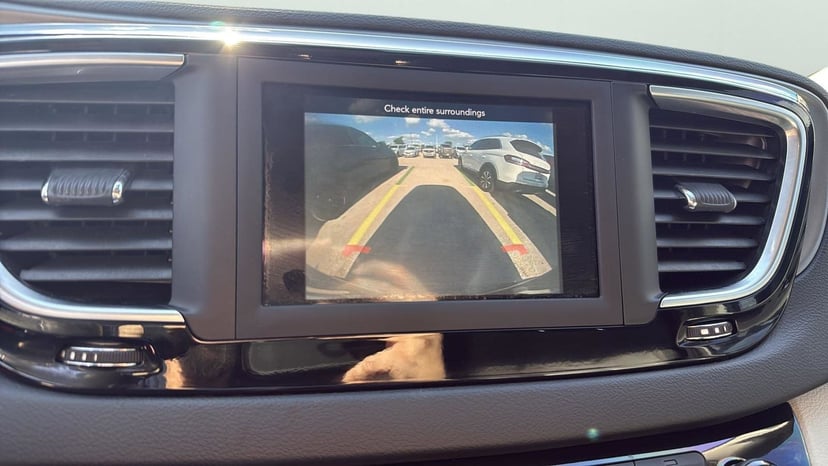 2020 Chrysler Pacifica - Image 19