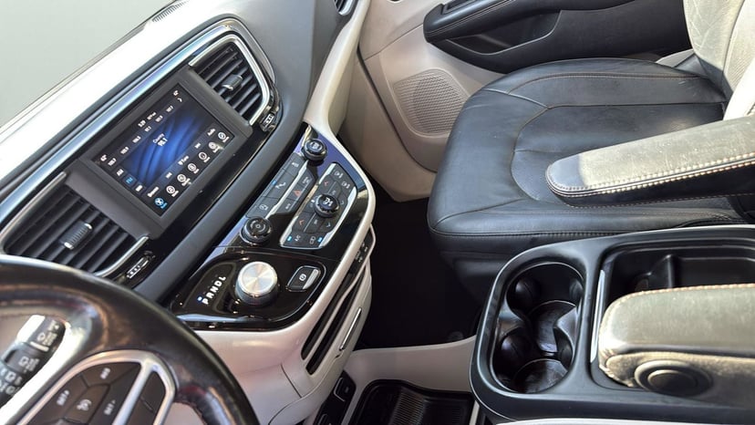 2020 Chrysler Pacifica - Image 21