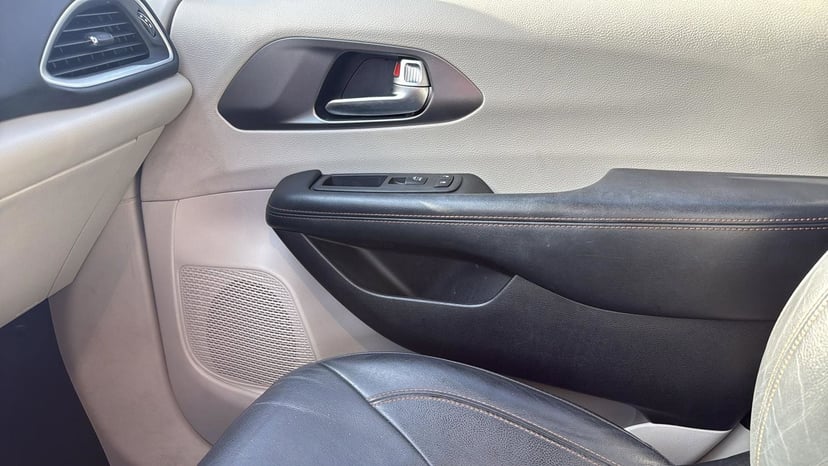 2020 Chrysler Pacifica - Image 24