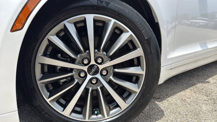 2019 Lincoln MKZ - Image 27